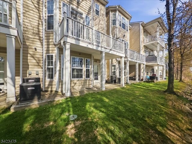 41 Creekside Ct, Secaucus Town, NJ 07094