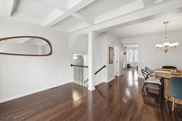 41 Creekside Ct, Secaucus Town, NJ 07094