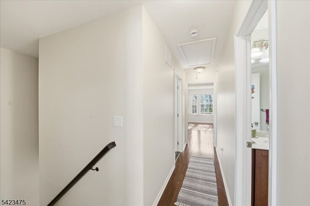 41 Creekside Ct, Secaucus Town, NJ 07094