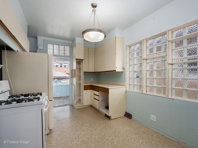 2542 W Coyle Avenue, Chicago, IL 60645