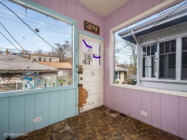 2542 W Coyle Avenue, Chicago, IL 60645