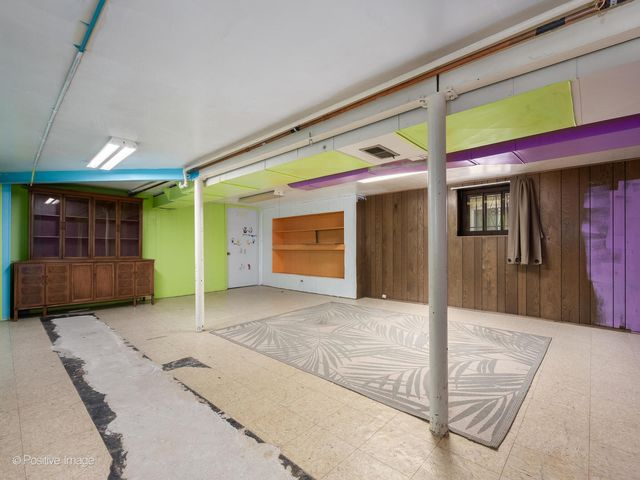 2542 W Coyle Avenue, Chicago, IL 60645