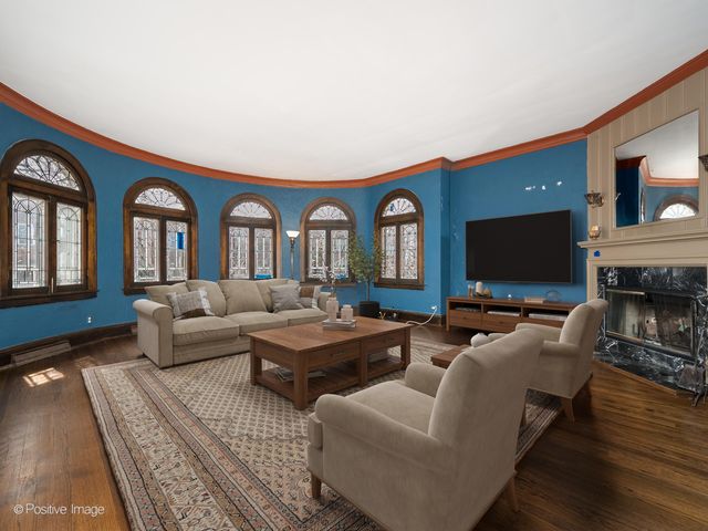 2542 W Coyle Avenue, Chicago, IL 60645