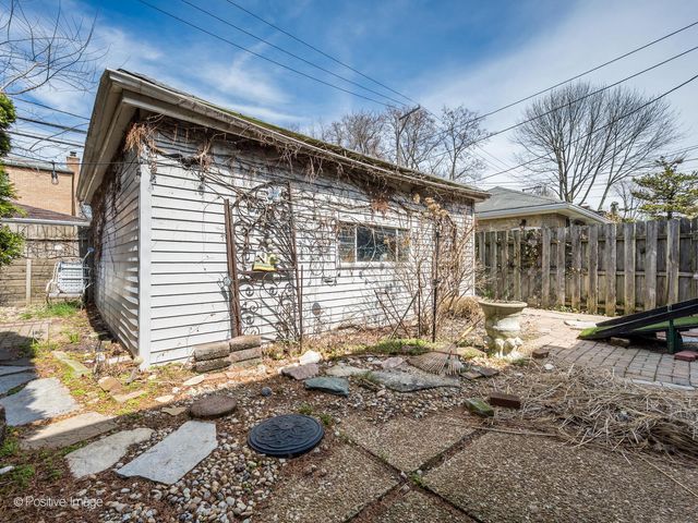 2542 W Coyle Avenue, Chicago, IL 60645