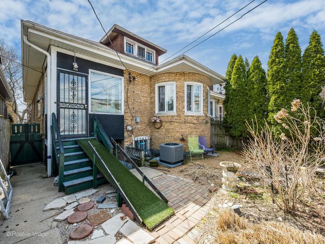 2542 W Coyle Avenue, Chicago, IL 60645