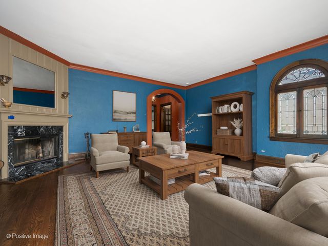 2542 W Coyle Avenue, Chicago, IL 60645