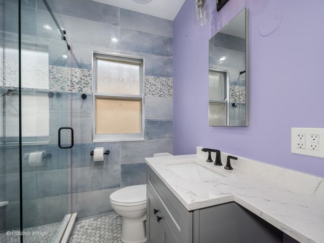 2542 W Coyle Avenue, Chicago, IL 60645