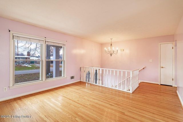 8203 Siesta Way, Louisville, KY 40219