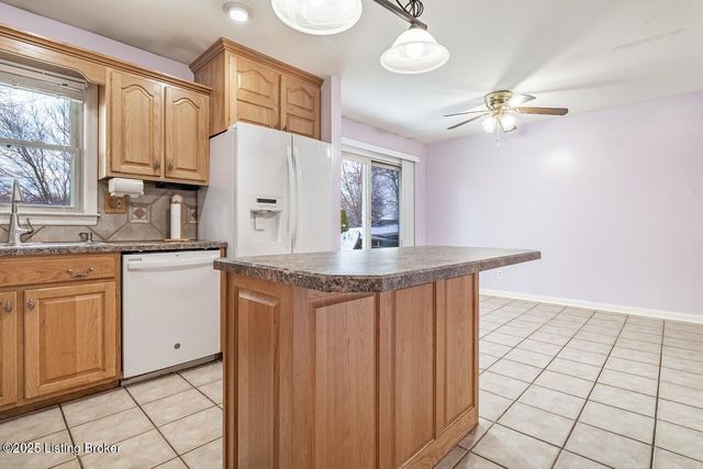 8203 Siesta Way, Louisville, KY 40219