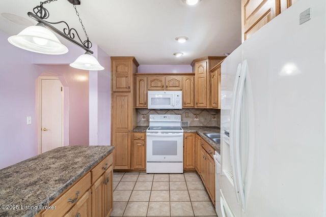 8203 Siesta Way, Louisville, KY 40219