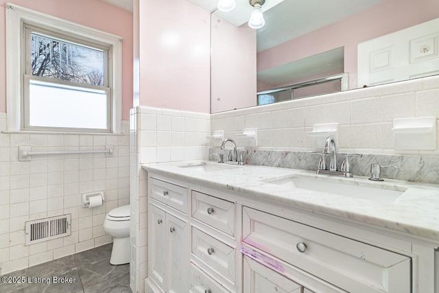 8203 Siesta Way, Louisville, KY 40219