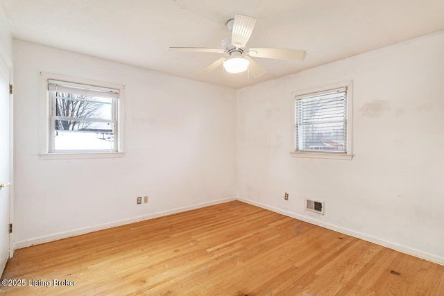 8203 Siesta Way, Louisville, KY 40219