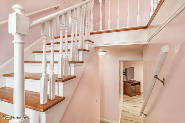 8203 Siesta Way, Louisville, KY 40219