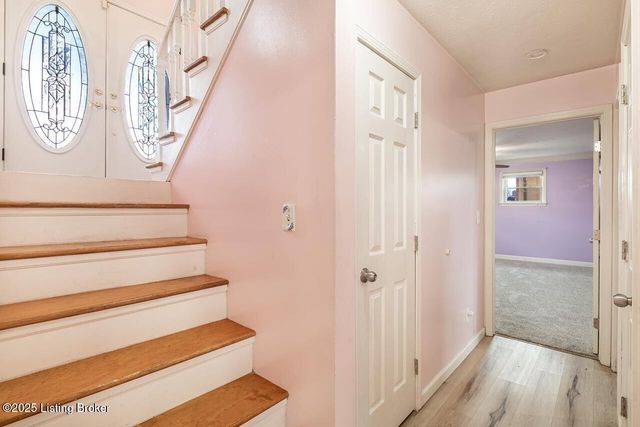 8203 Siesta Way, Louisville, KY 40219