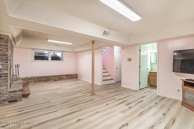 8203 Siesta Way, Louisville, KY 40219