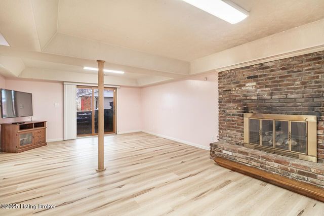 8203 Siesta Way, Louisville, KY 40219