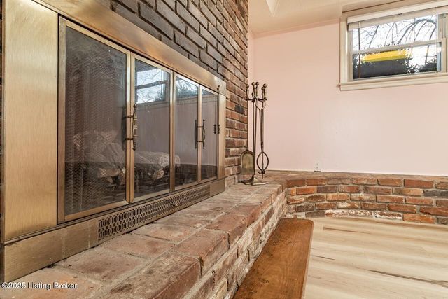 8203 Siesta Way, Louisville, KY 40219