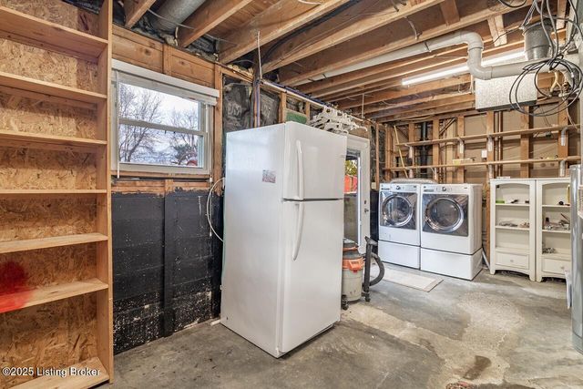 8203 Siesta Way, Louisville, KY 40219