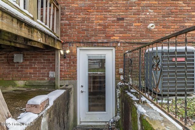 8203 Siesta Way, Louisville, KY 40219