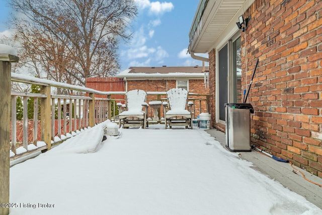 8203 Siesta Way, Louisville, KY 40219