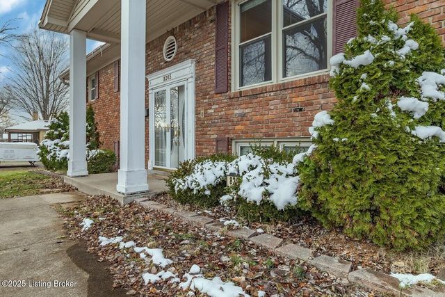 8203 Siesta Way, Louisville, KY 40219