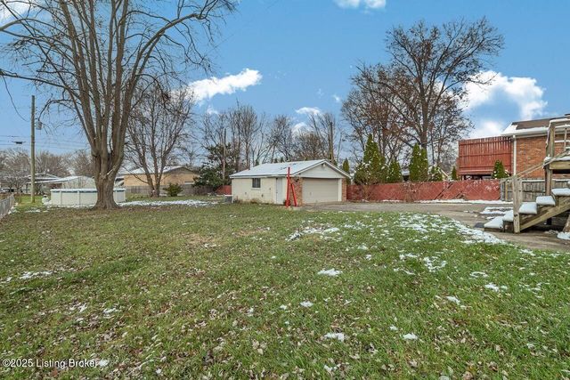 8203 Siesta Way, Louisville, KY 40219