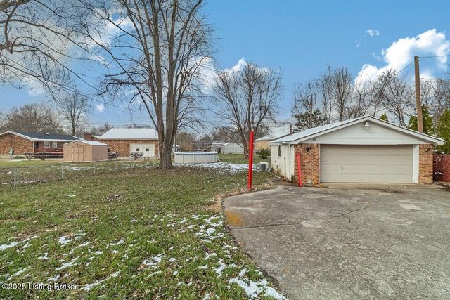 8203 Siesta Way, Louisville, KY 40219