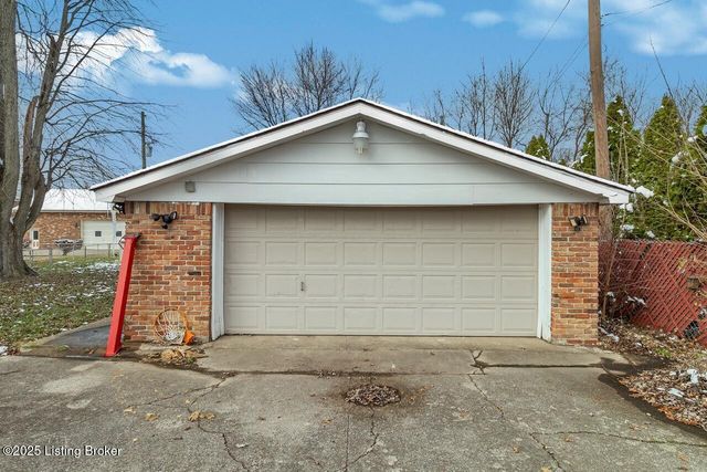 8203 Siesta Way, Louisville, KY 40219