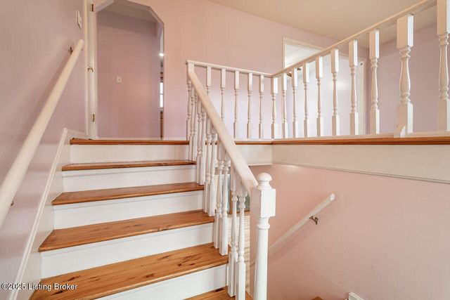 8203 Siesta Way, Louisville, KY 40219