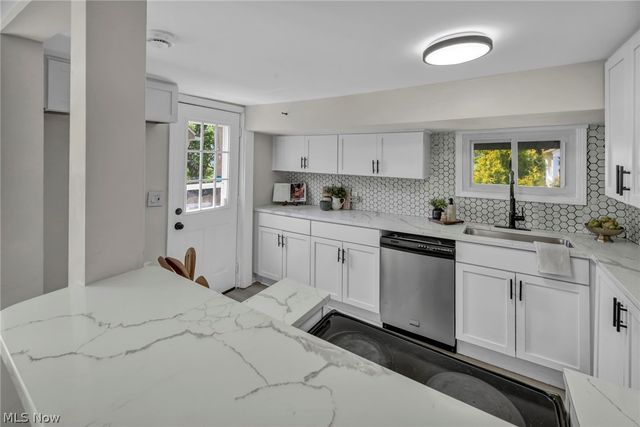 350 Kenilworth Road, Bay Village, OH 44140