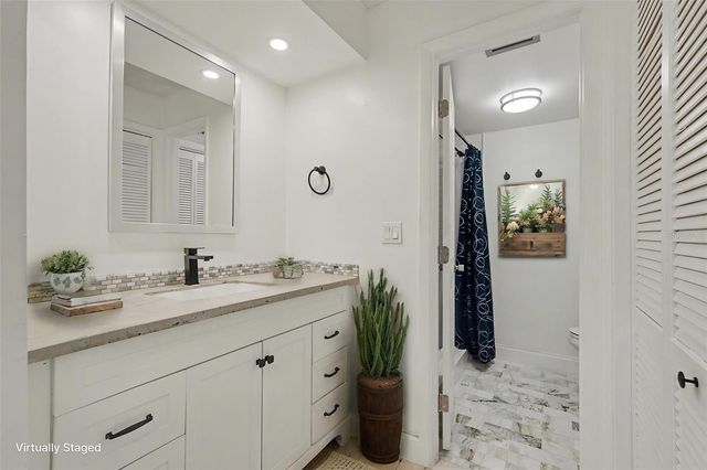 10 LESLEY LANE, Oldsmar, FL 34677