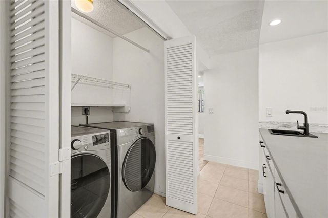 10 LESLEY LANE, Oldsmar, FL 34677