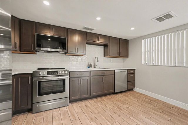 10 LESLEY LANE, Oldsmar, FL 34677