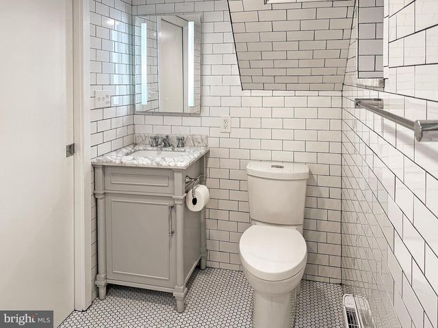 1209 GALLATIN ST NW, Washington, DC 20011