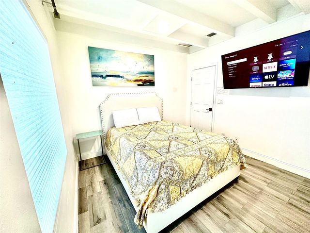 1742 NE 7th Street, Fort Lauderdale, FL 33304