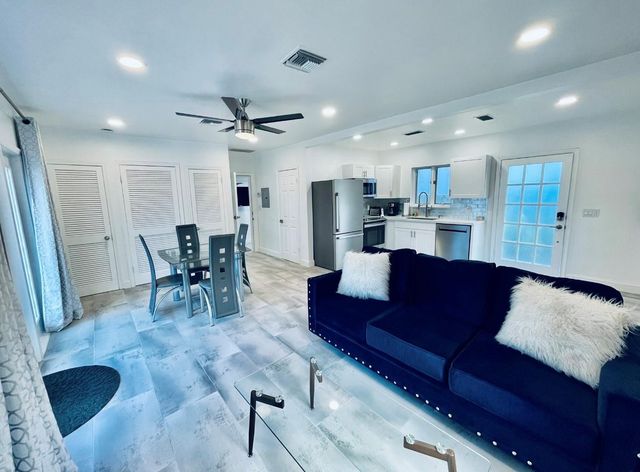 1742 NE 7th Street, Fort Lauderdale, FL 33304