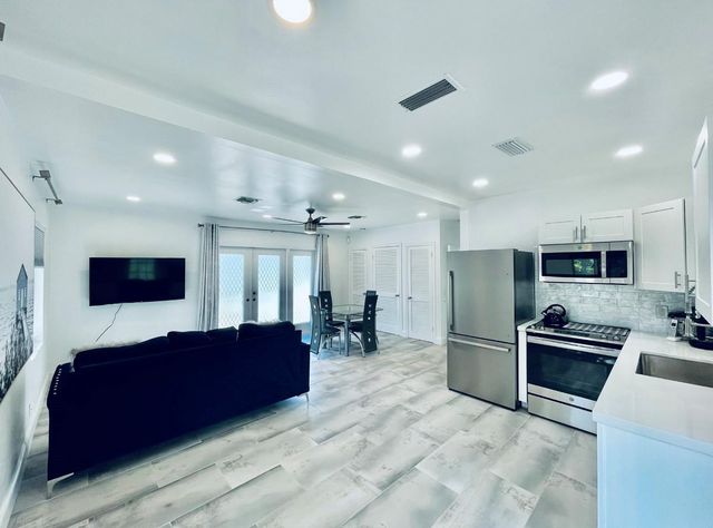 1742 NE 7th Street, Fort Lauderdale, FL 33304