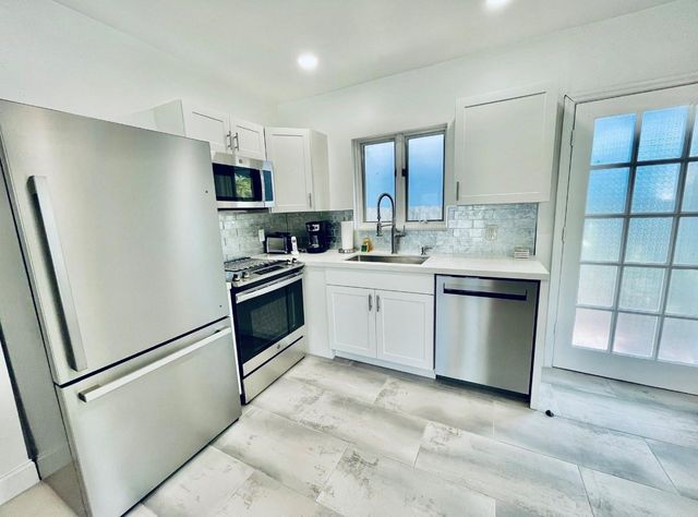 1742 NE 7th Street, Fort Lauderdale, FL 33304