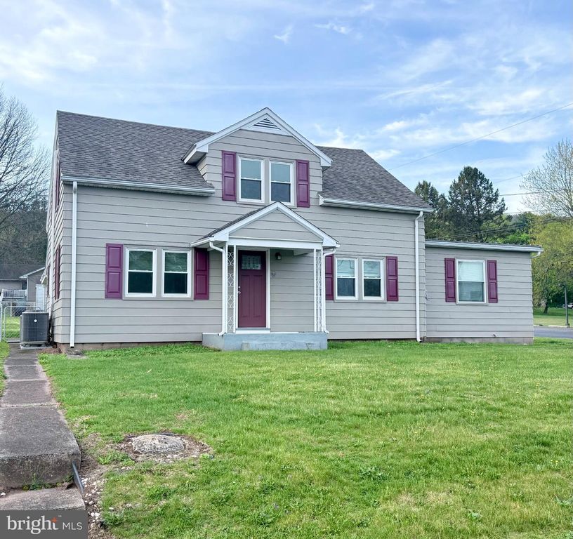 126 LOCUST ST, Elizabethville, PA 17023