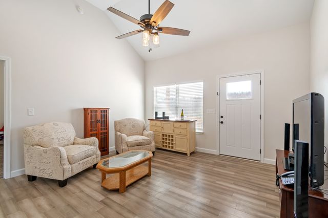 2800 Hurricane Creek Rd, N, Mc Ewen, TN 37101