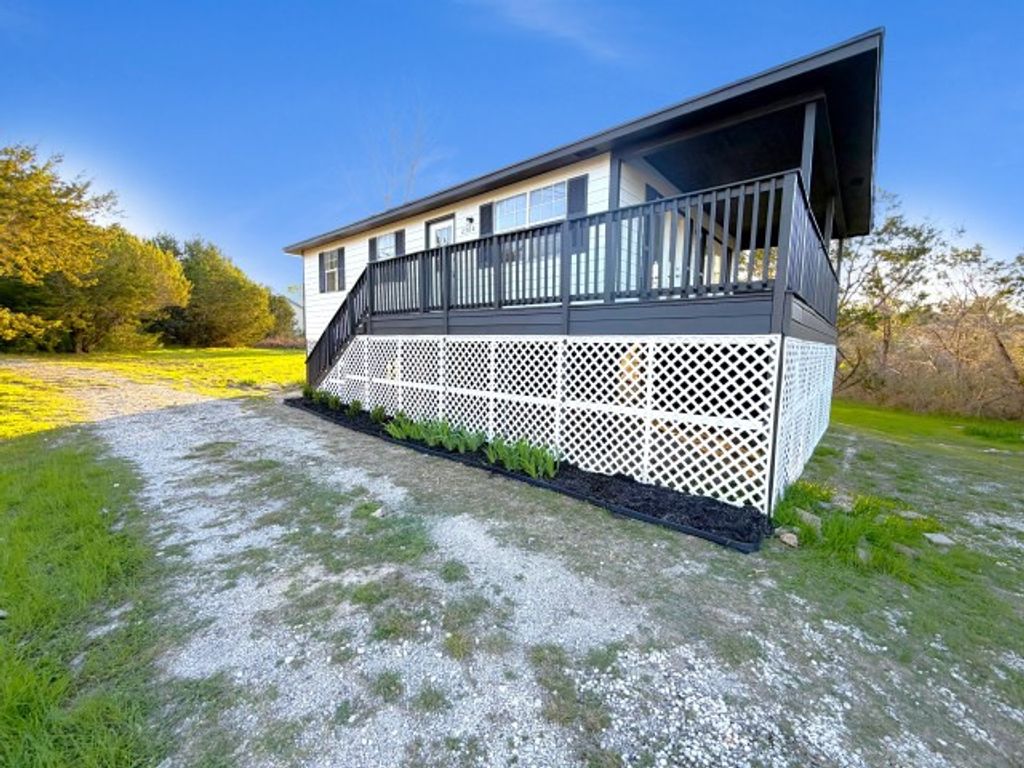 2304 Beverly Drive, Granbury, TX 76048