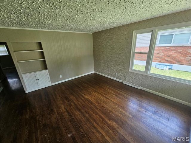 2207 Hollis Drive, St Louis, MO 63136