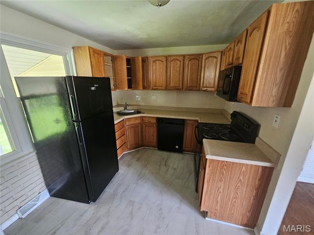 2207 Hollis Drive, St Louis, MO 63136