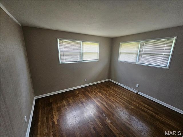 2207 Hollis Drive, St Louis, MO 63136