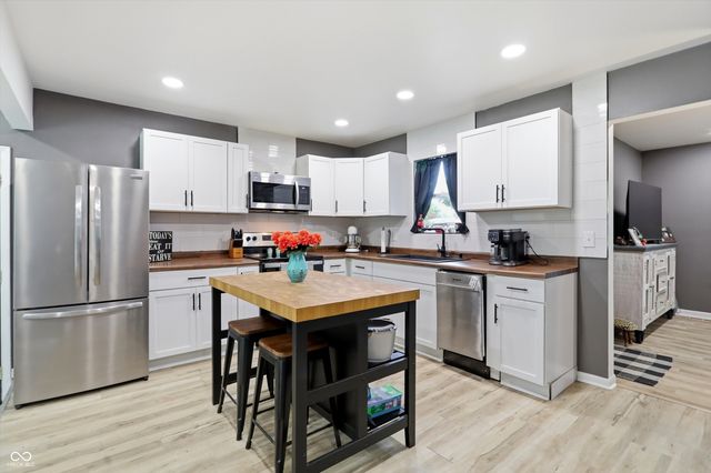 302 Hopkins Road, Cumberland, IN 46229