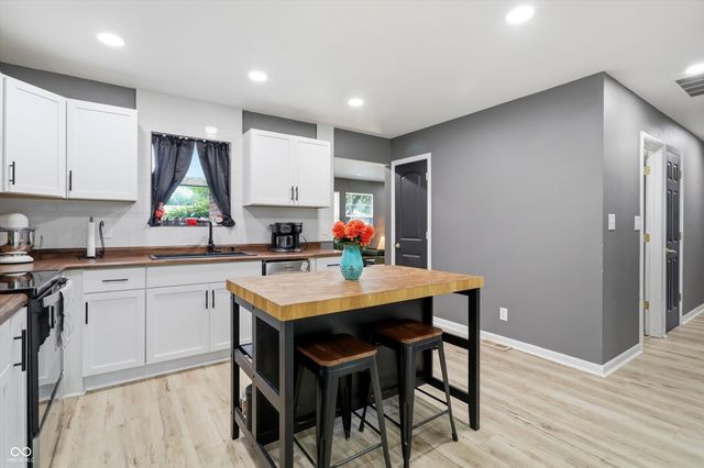 302 Hopkins Road, Cumberland, IN 46229