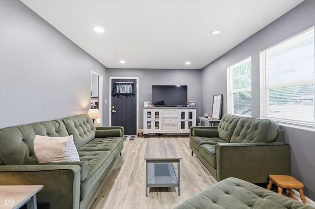 302 Hopkins Road, Cumberland, IN 46229