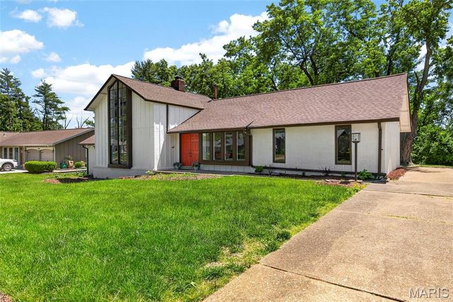 500 Kingridge Drive, Ballwin, MO 63011