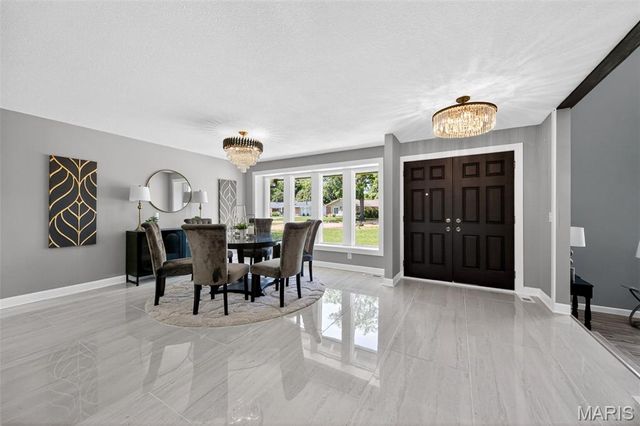 500 Kingridge Drive, Ballwin, MO 63011