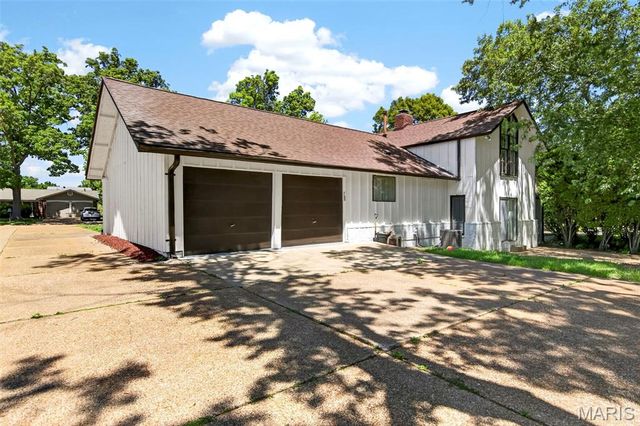 500 Kingridge Drive, Ballwin, MO 63011
